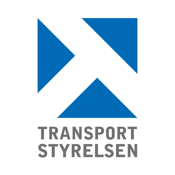Blå och vit geometrisk logotyp ovanför orden "Transportstyrelsen" i grå text.